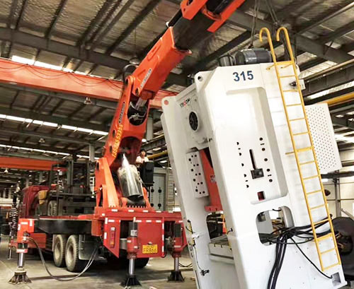 重庆附近随车吊出租，轻松解决运输难题