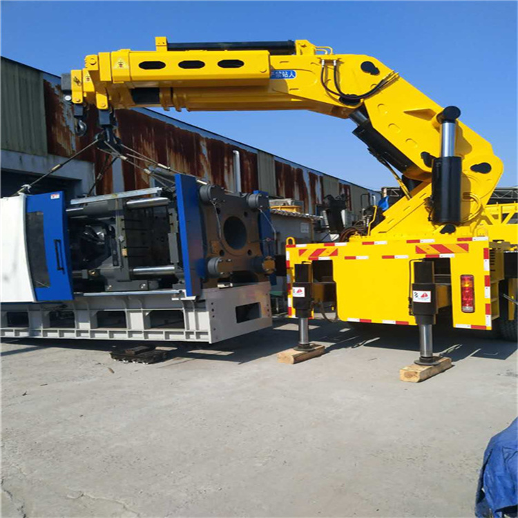 重庆 大吨位折臂吊出租费用解析：一小时租赁多少钱