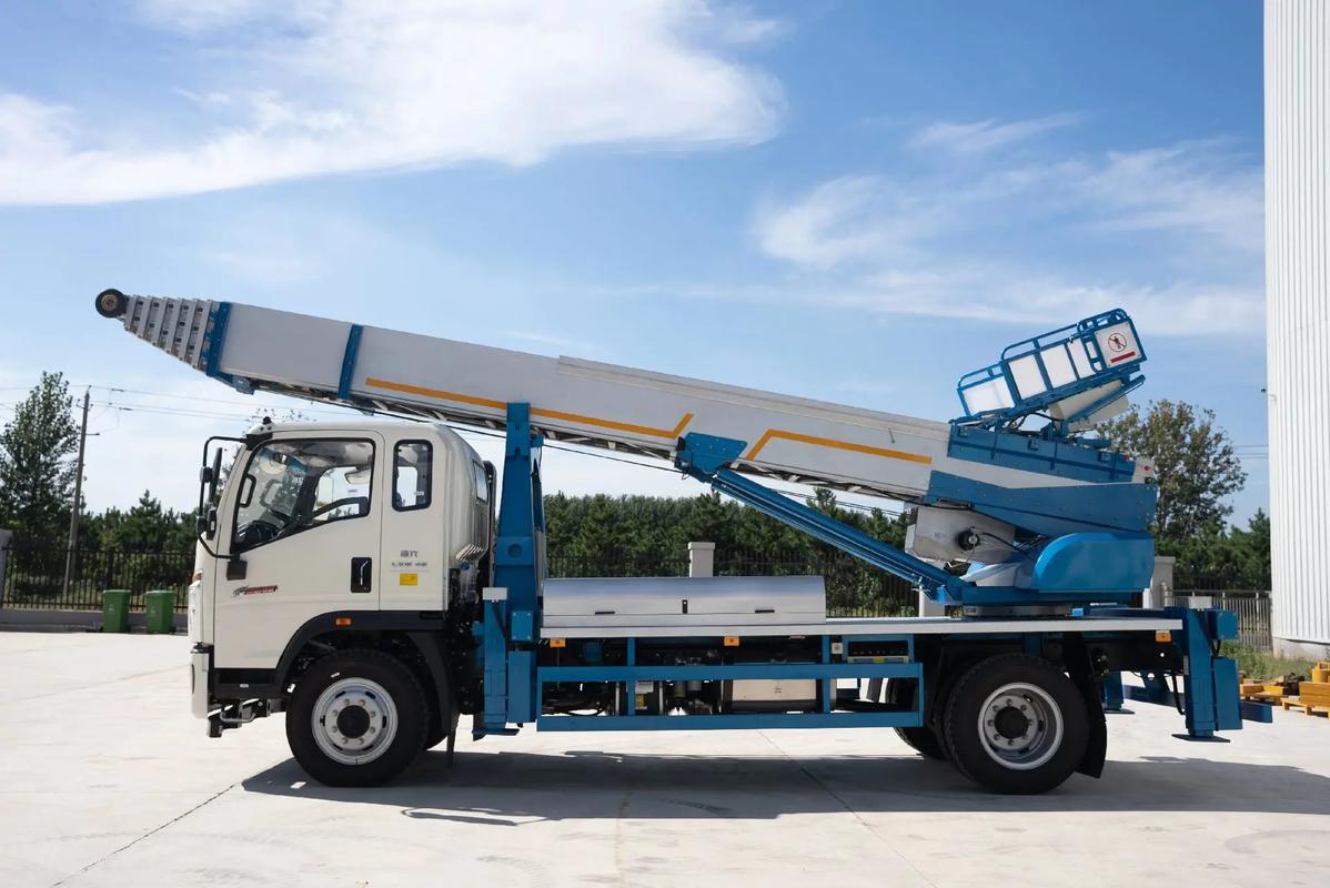 重庆云梯上料车租赁费用