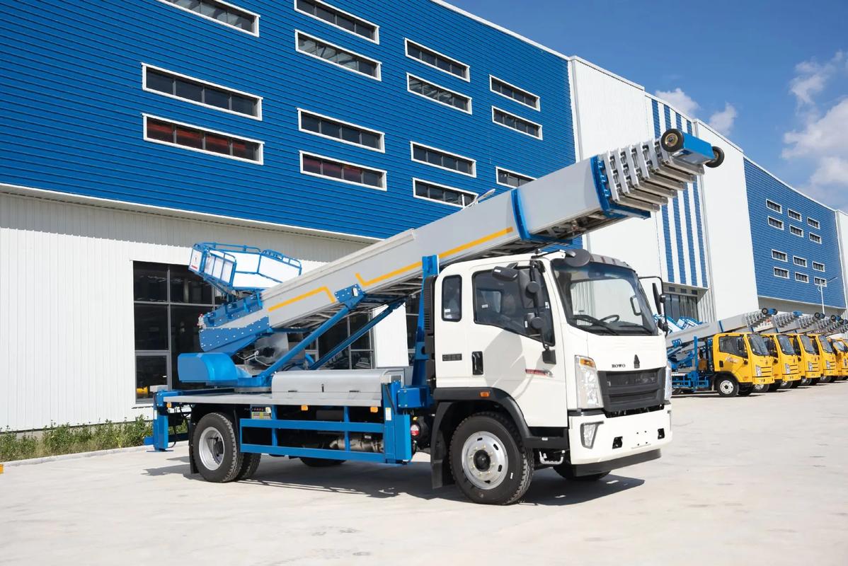 重庆出租云梯车高空作业车 建筑垃圾搬运